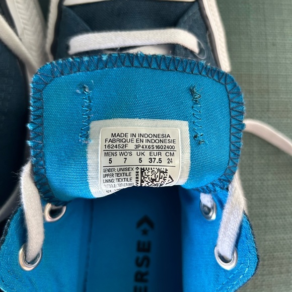 Converse Chuck Taylor Sneakers size women’s 7 - Picture 4 of 6